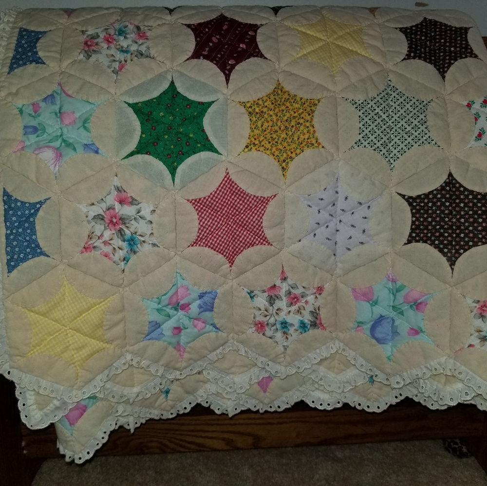 Vntg. Home made Quilt! Beautiful here.!